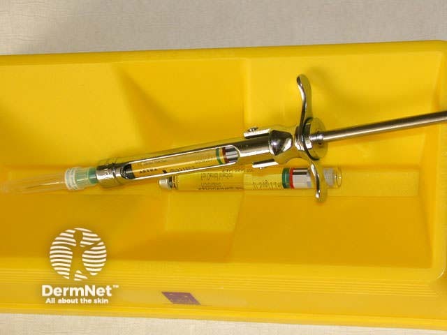 Dental syringe