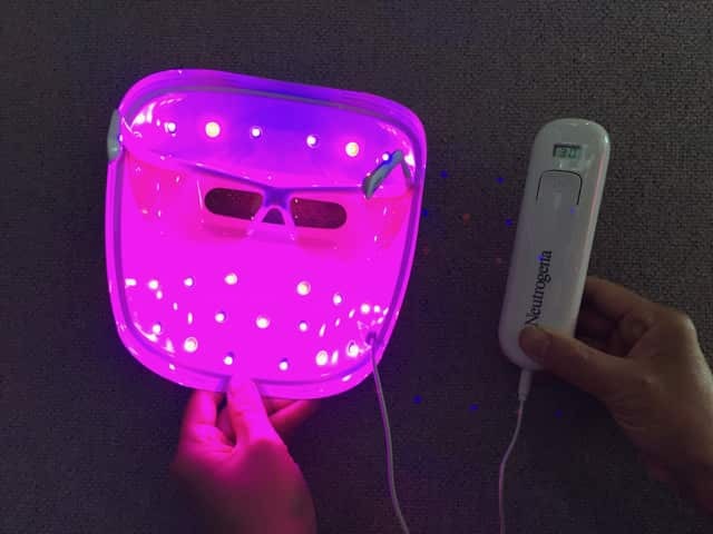 Red and blue light mask to treat acne